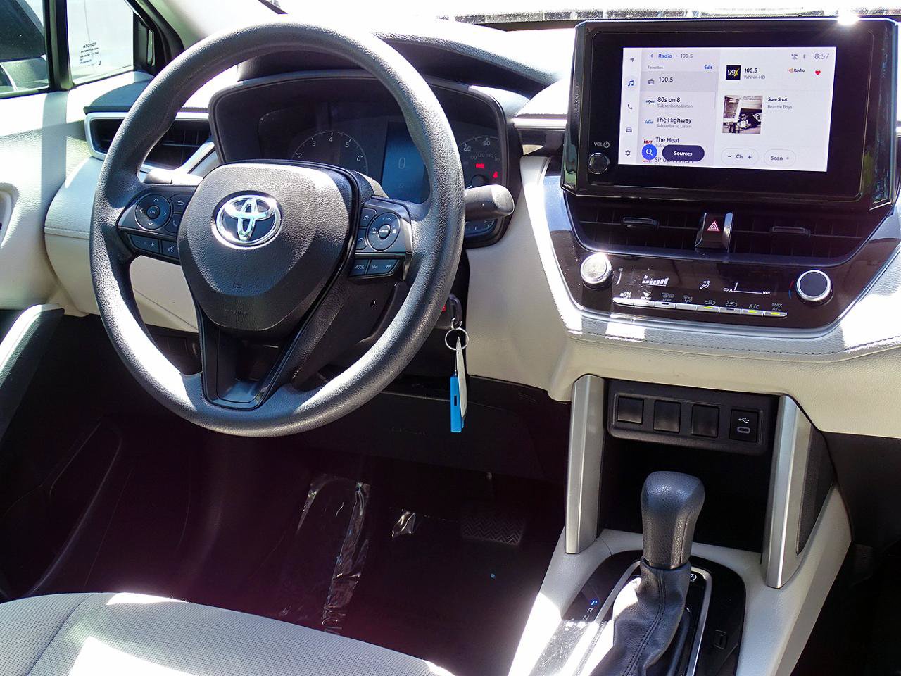 Used 2024 Toyota Corolla Cross L FWD image 31