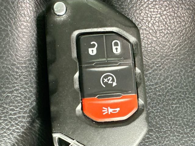 Used 2022 Jeep Wrangler Unlimited Sahara w/ Cold Weather Group AWD/4WD image 17