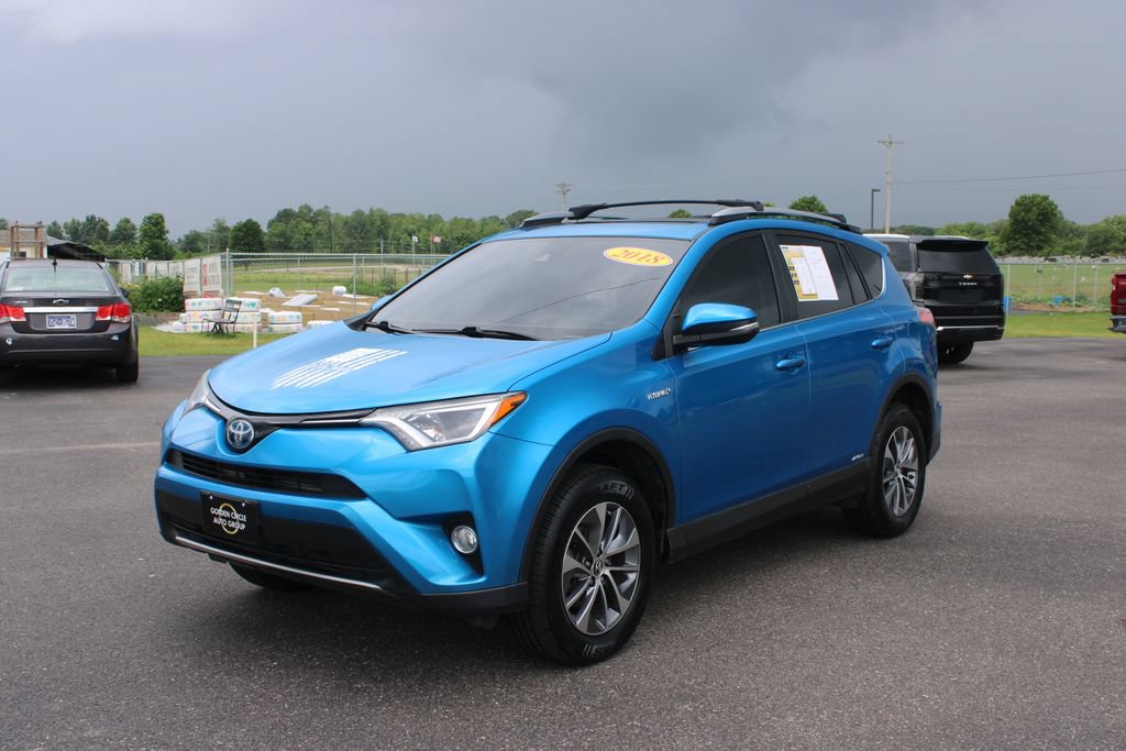 Used 2018 Toyota RAV4 XLE AWD/4WD image 4