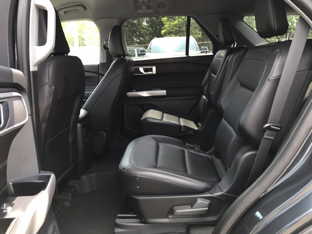 Used 2024 Ford Explorer XLT w/ Equipment Group 202A AWD/4WD image 13