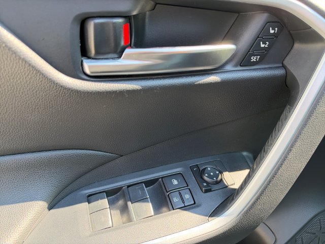 Used 2022 Toyota RAV4 XLE Premium AWD/4WD image 16