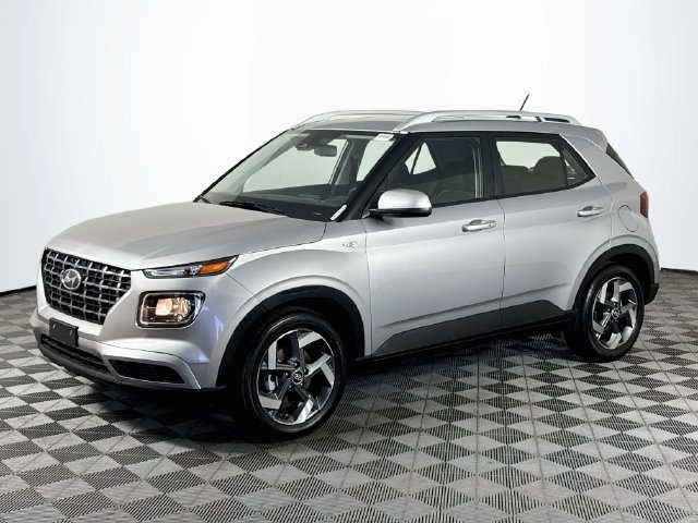 Used 2026 Hyundai Venue SEL FWD image 4