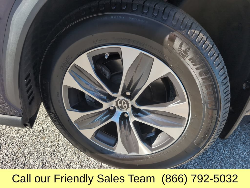 Used 2022 Toyota Highlander XLE AWD/4WD image 29