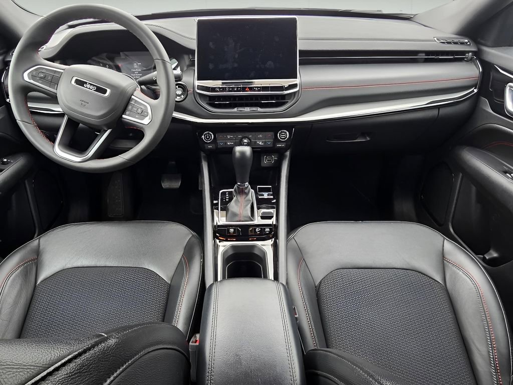 Used 2025 Jeep Compass Trailhawk image 21