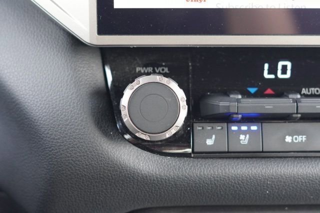 Used 2025 Toyota Tundra Limited image 32