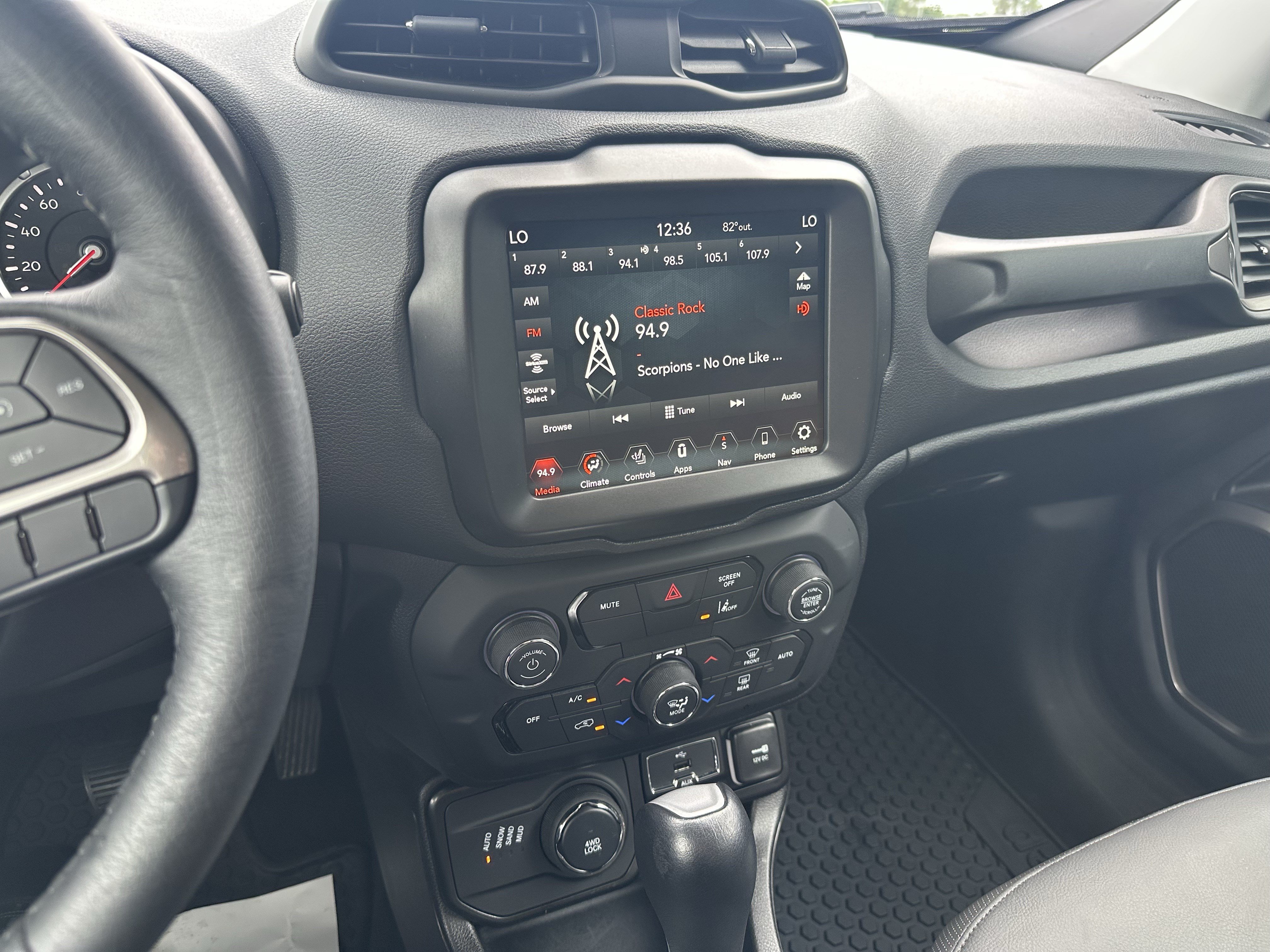 Used 2022 Jeep Renegade Limited AWD/4WD image 12