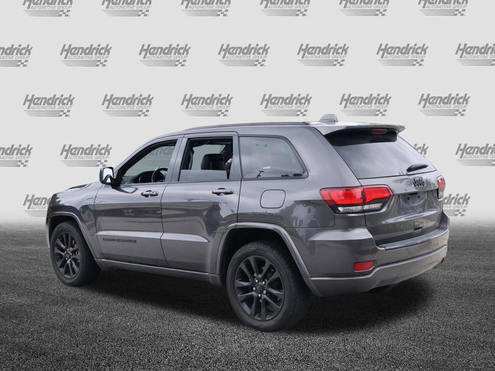Used 2018 Jeep Grand Cherokee Altitude RWD image 7