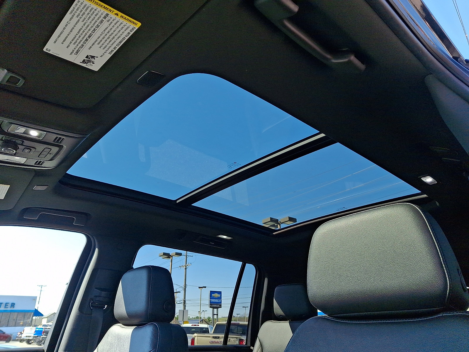 Used 2022 Chevrolet Suburban Z71 w/ Luxury Package image 15