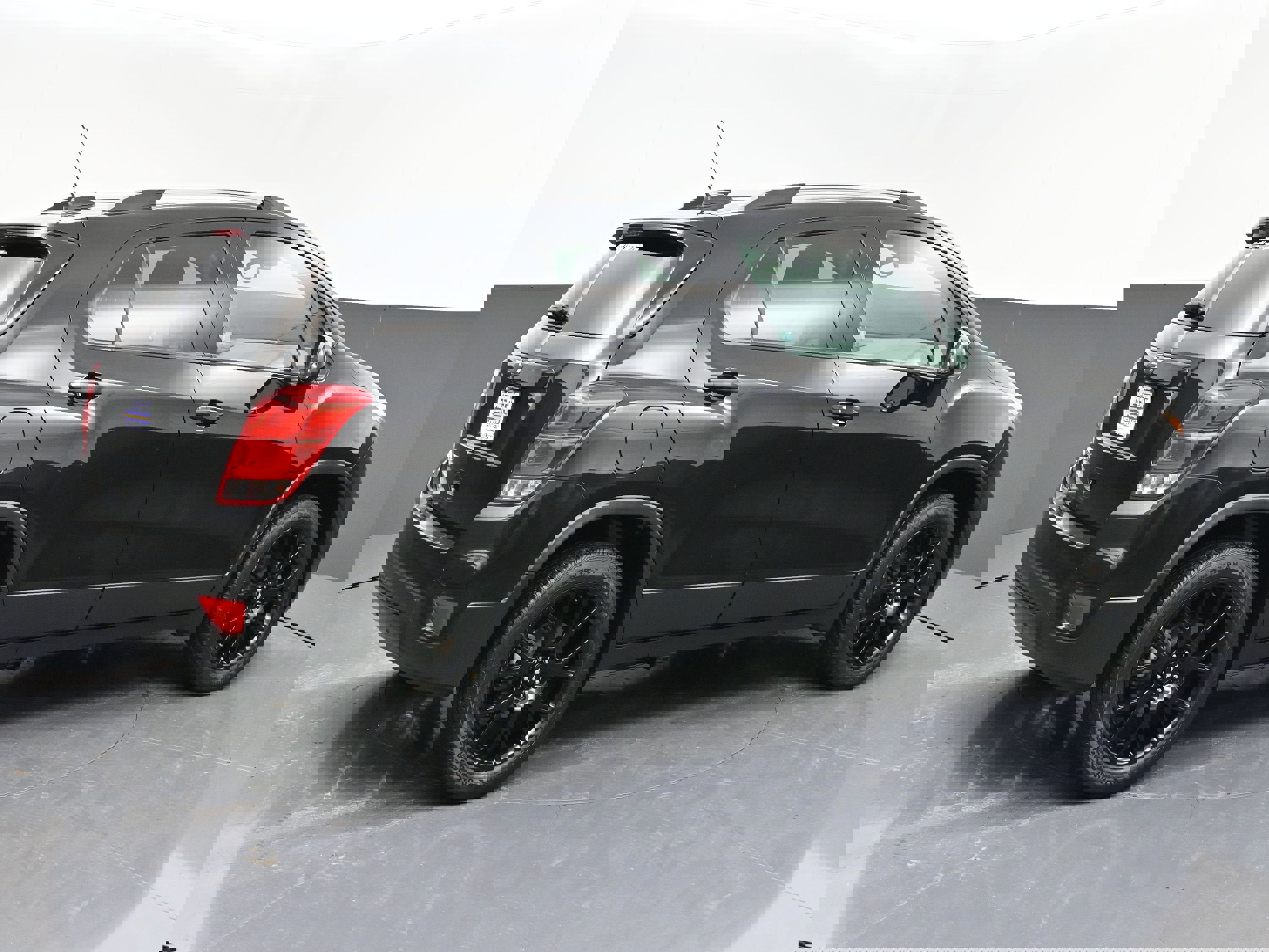 Used 2022 Chevrolet Trax LT w/ Midnight Edition image 7