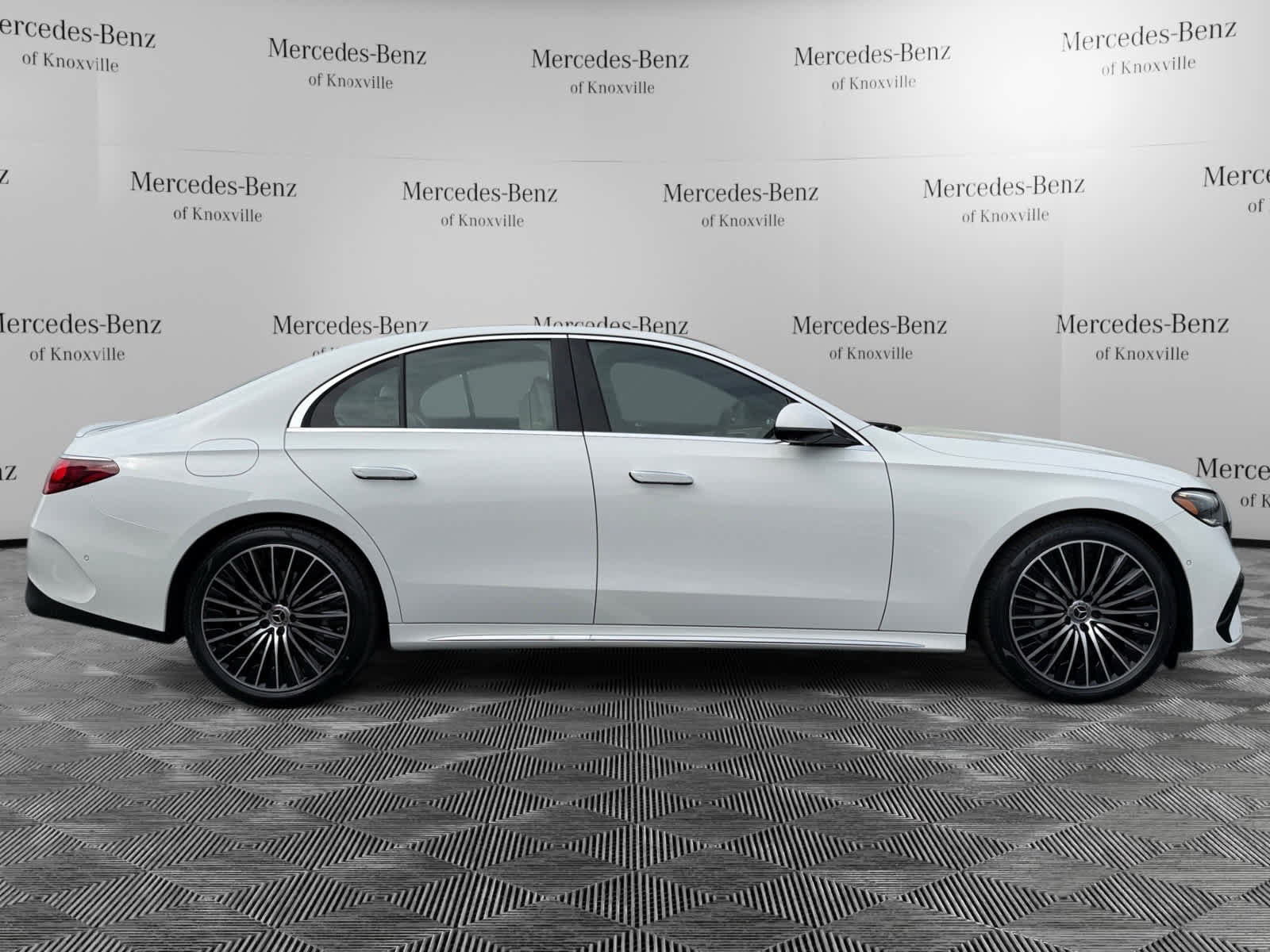 Used 2026 Mercedes-Benz E 350 4MATIC Sedan image 6