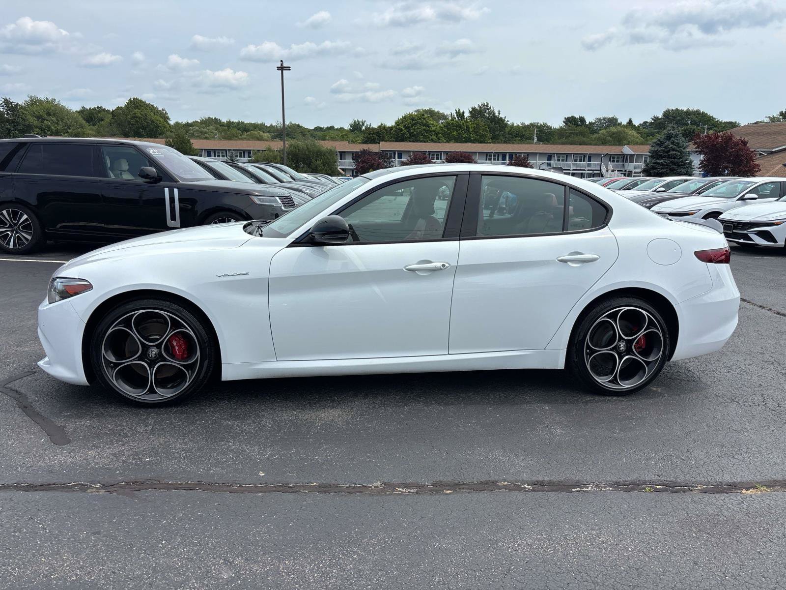Used 2022 Alfa Romeo Giulia Veloce AWD/4WD image 2