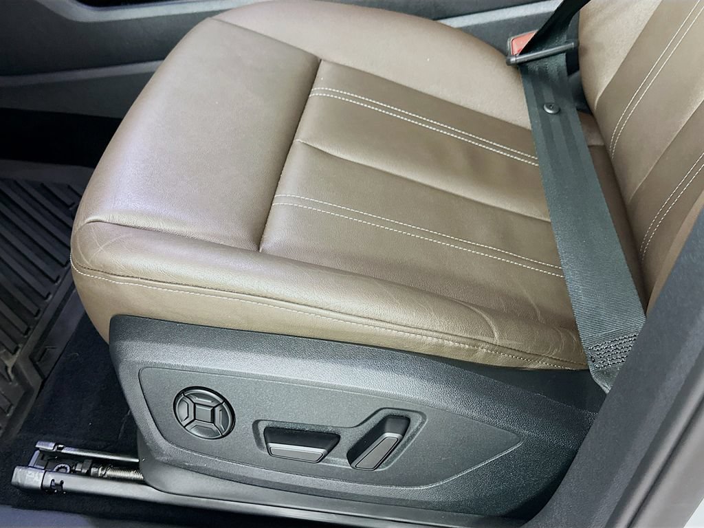 Used 2024 Audi Q4 e-tron Premium Plus w/ Premium Plus AWD/4WD image 9