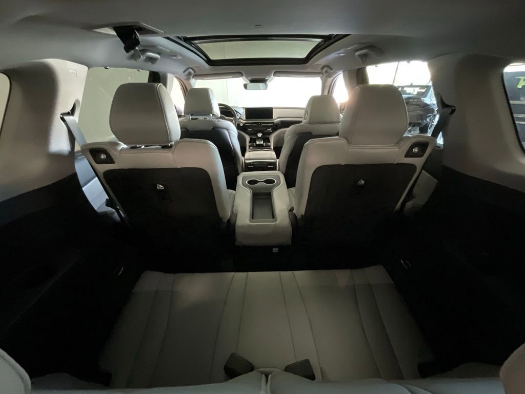Certified 2025 Acura MDX w/ Technology Package AWD/4WD image 27
