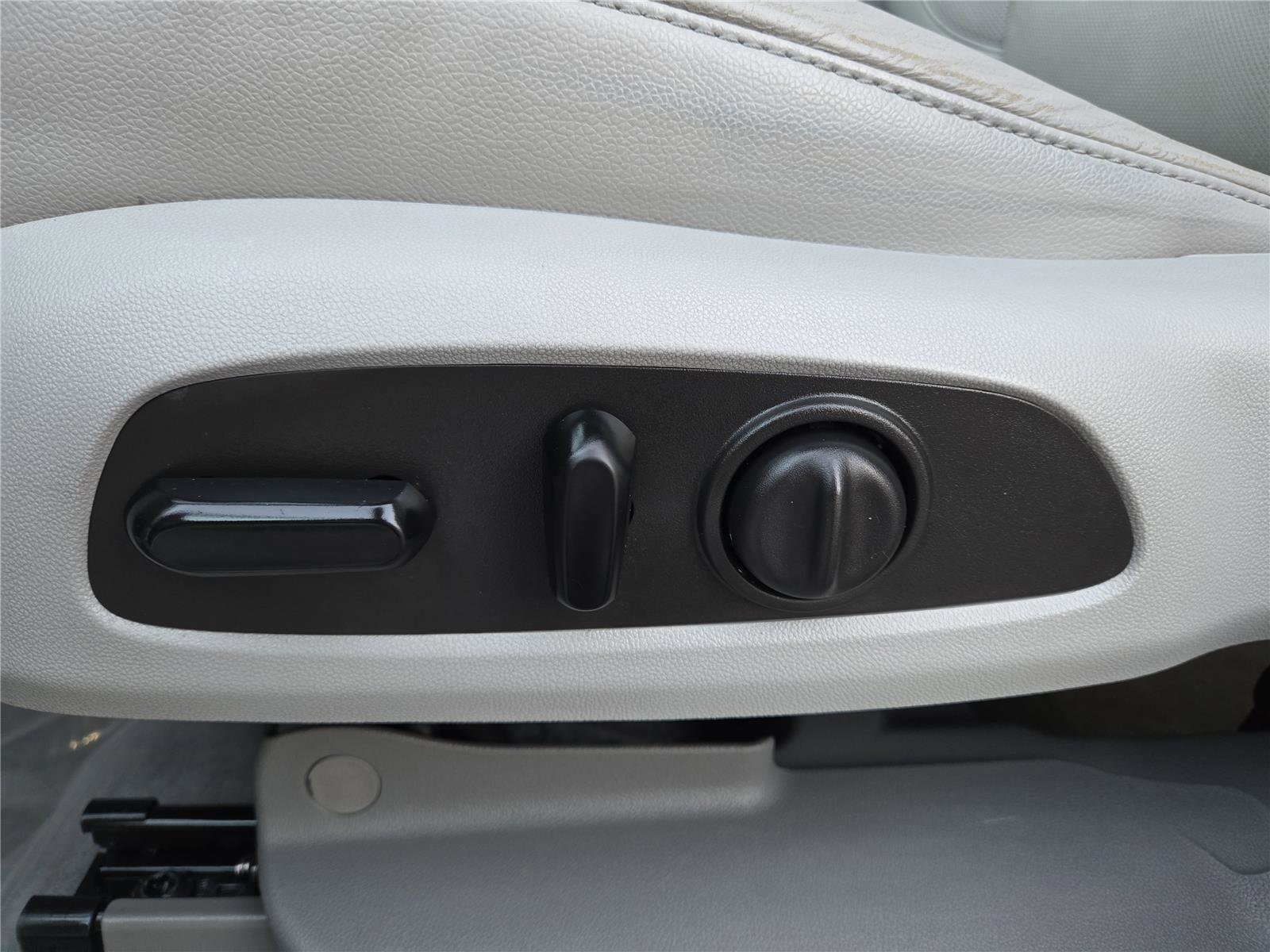 Used 2017 GMC Acadia SLT image 16