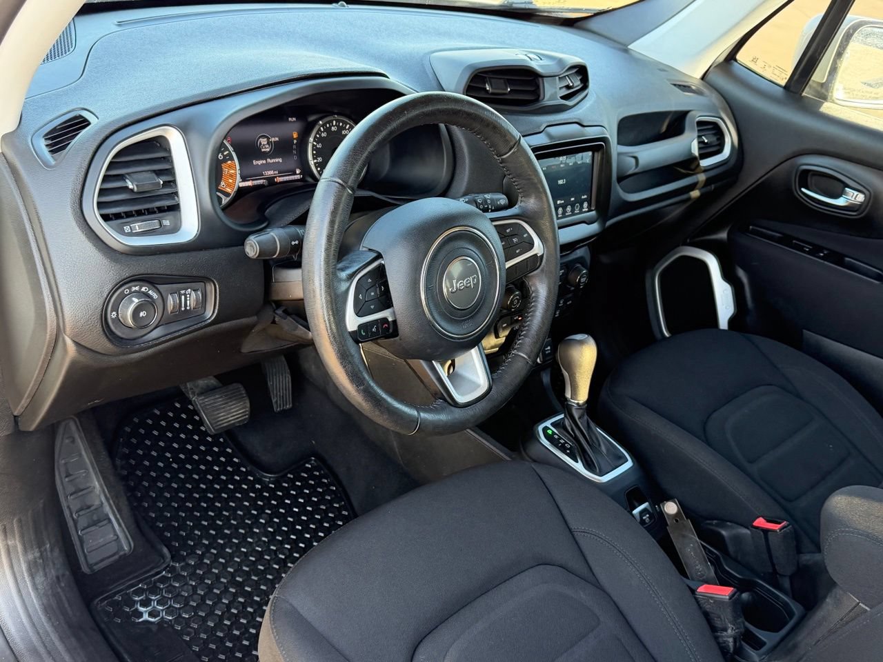 Used 2021 Jeep Renegade Latitude w/ Convenience Group FWD image 13
