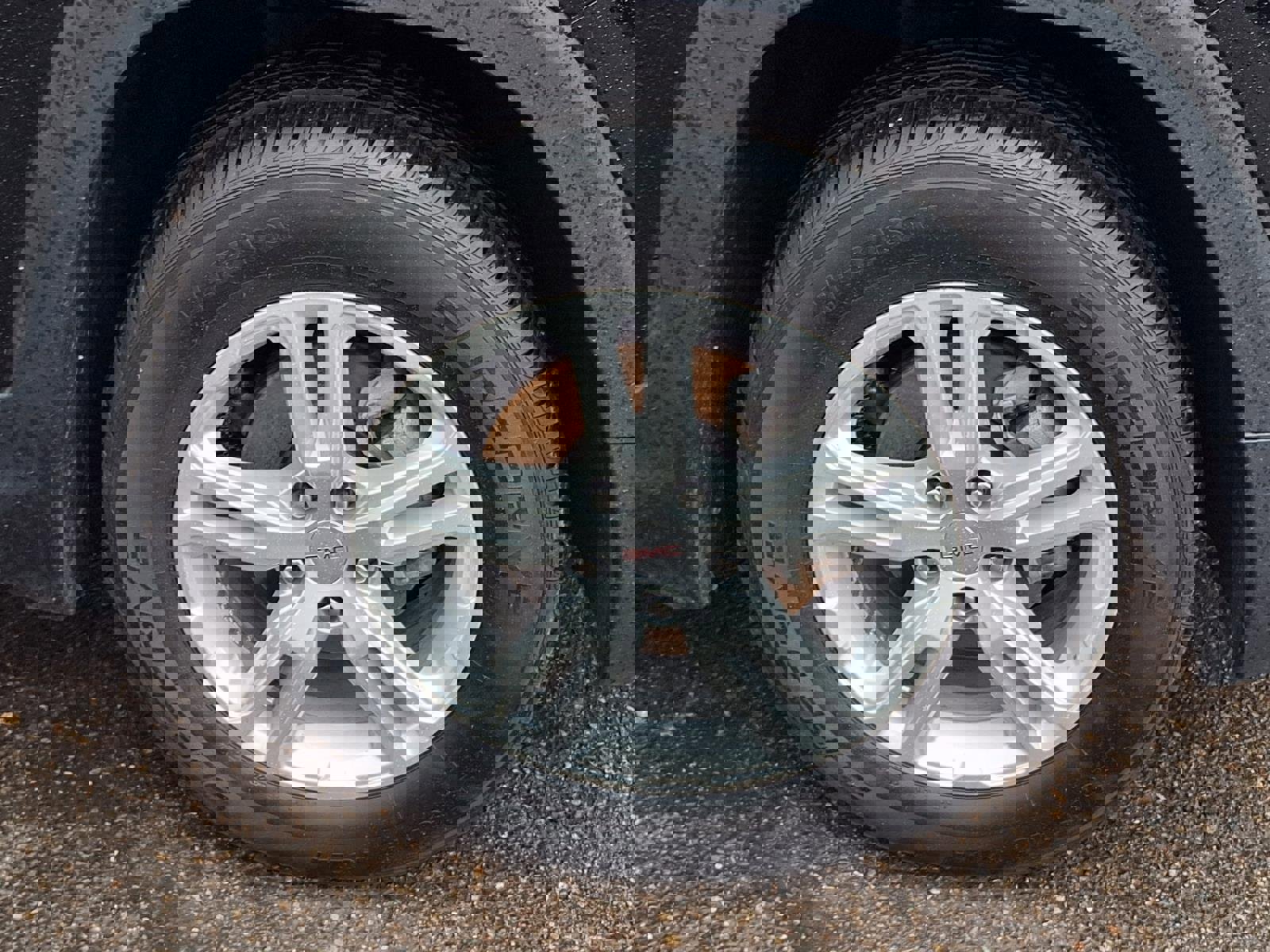 Used 2024 GMC Terrain SLE image 24