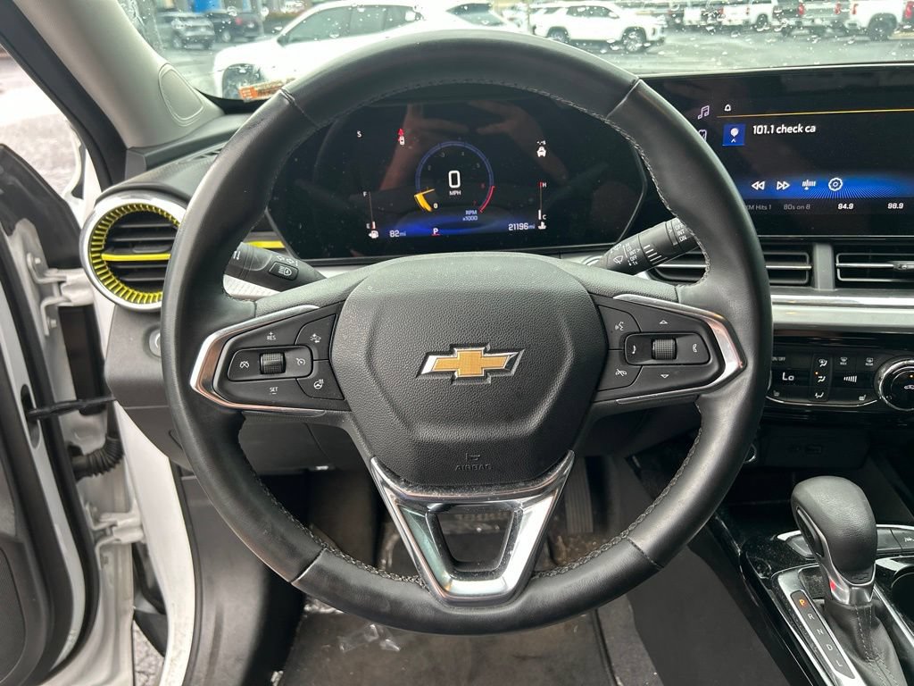 Used 2025 Chevrolet Trax LT w/ Driver Confidence Package FWD image 16