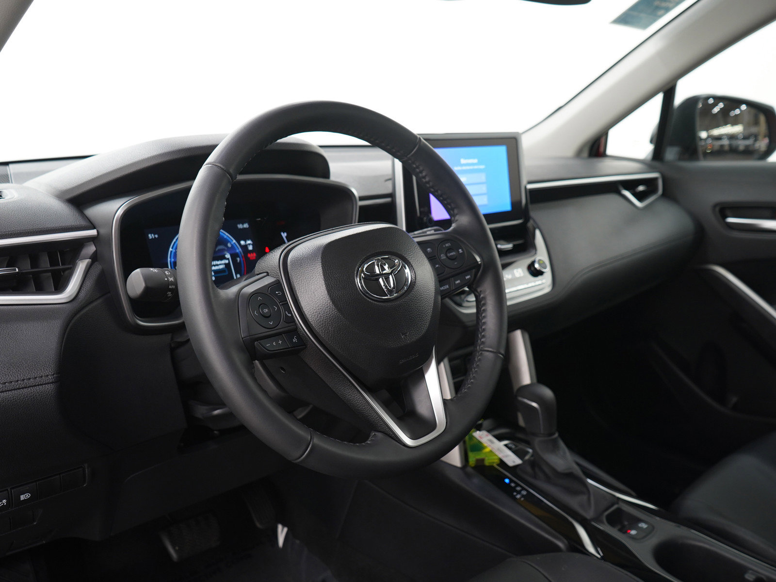 Used 2025 Toyota Corolla Cross XLE w/ Convenience Package AWD/4WD image 25