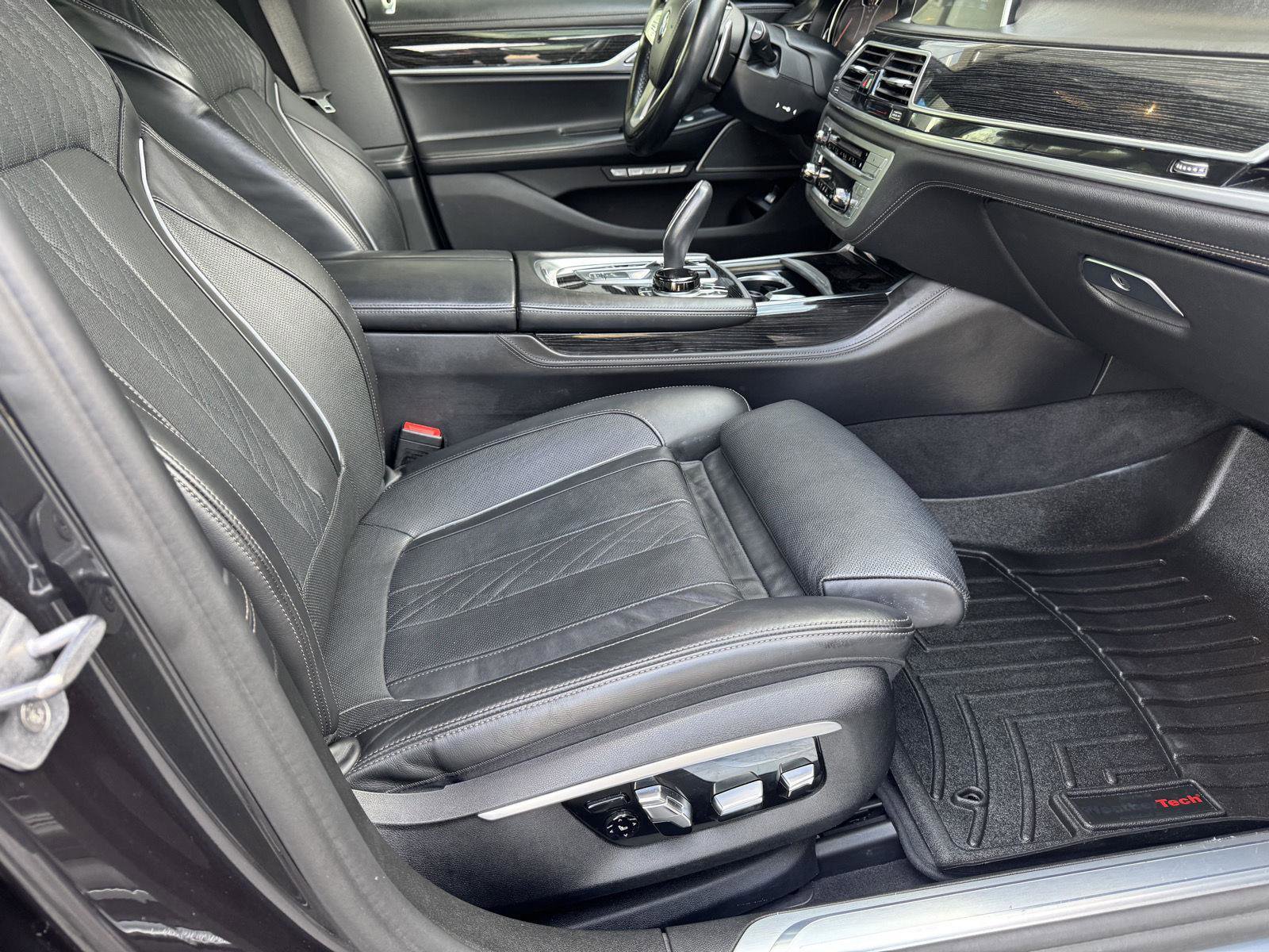 Used 2016 BMW 750i xDrive image 19