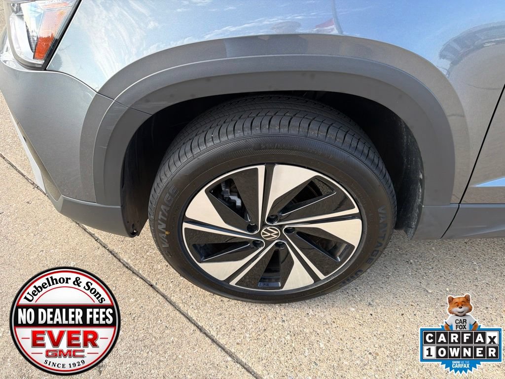 Used 2025 Volkswagen Taos SE AWD/4WD image 14