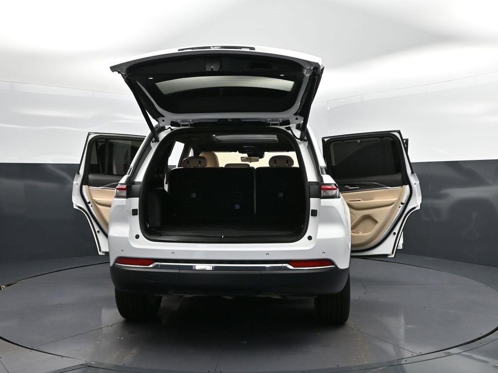 Used 2024 Jeep Grand Cherokee Limited w/ Luxury Tech Group II image 53