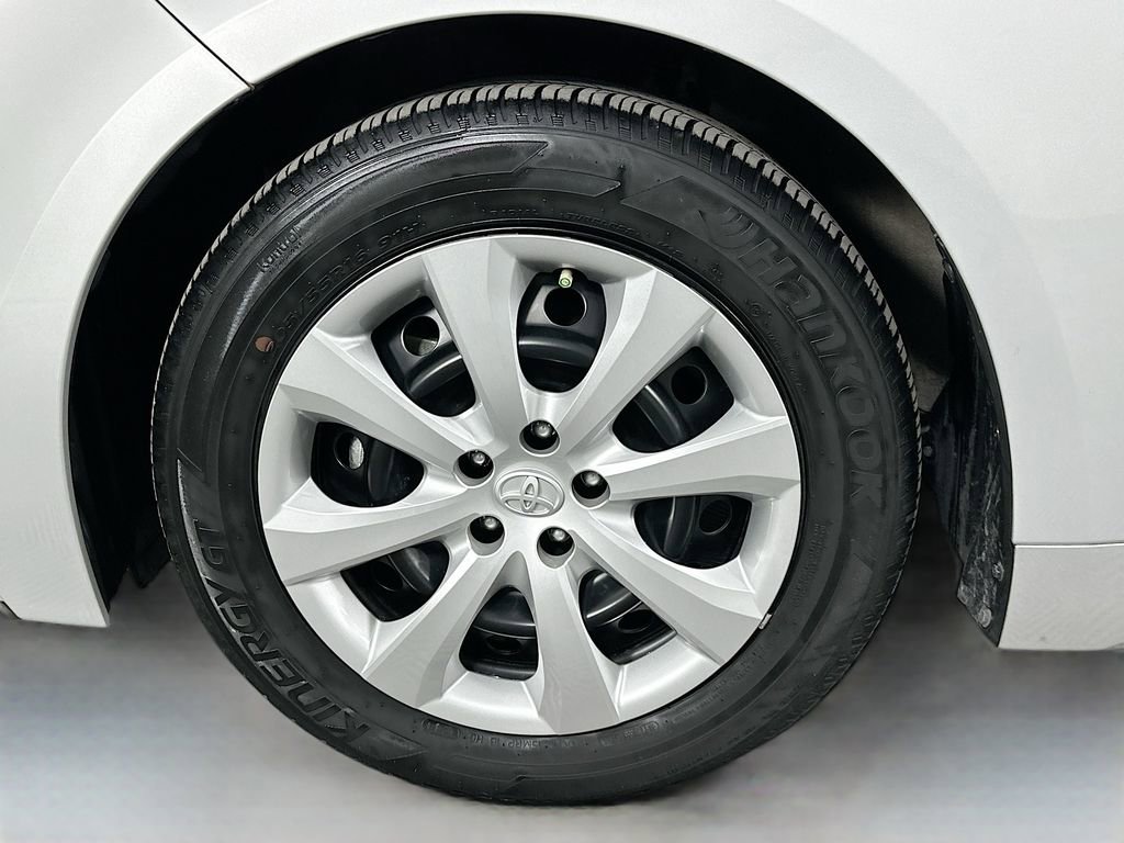 Used 2024 Toyota Corolla LE image 29