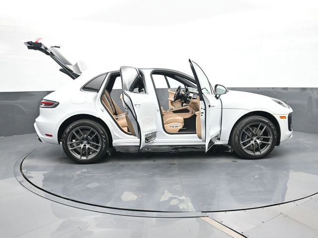 New 2026 Porsche Macan Turbo image 34
