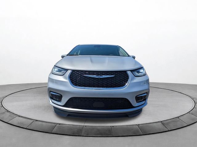 Used 2023 Chrysler Pacifica Touring-L FWD image 11