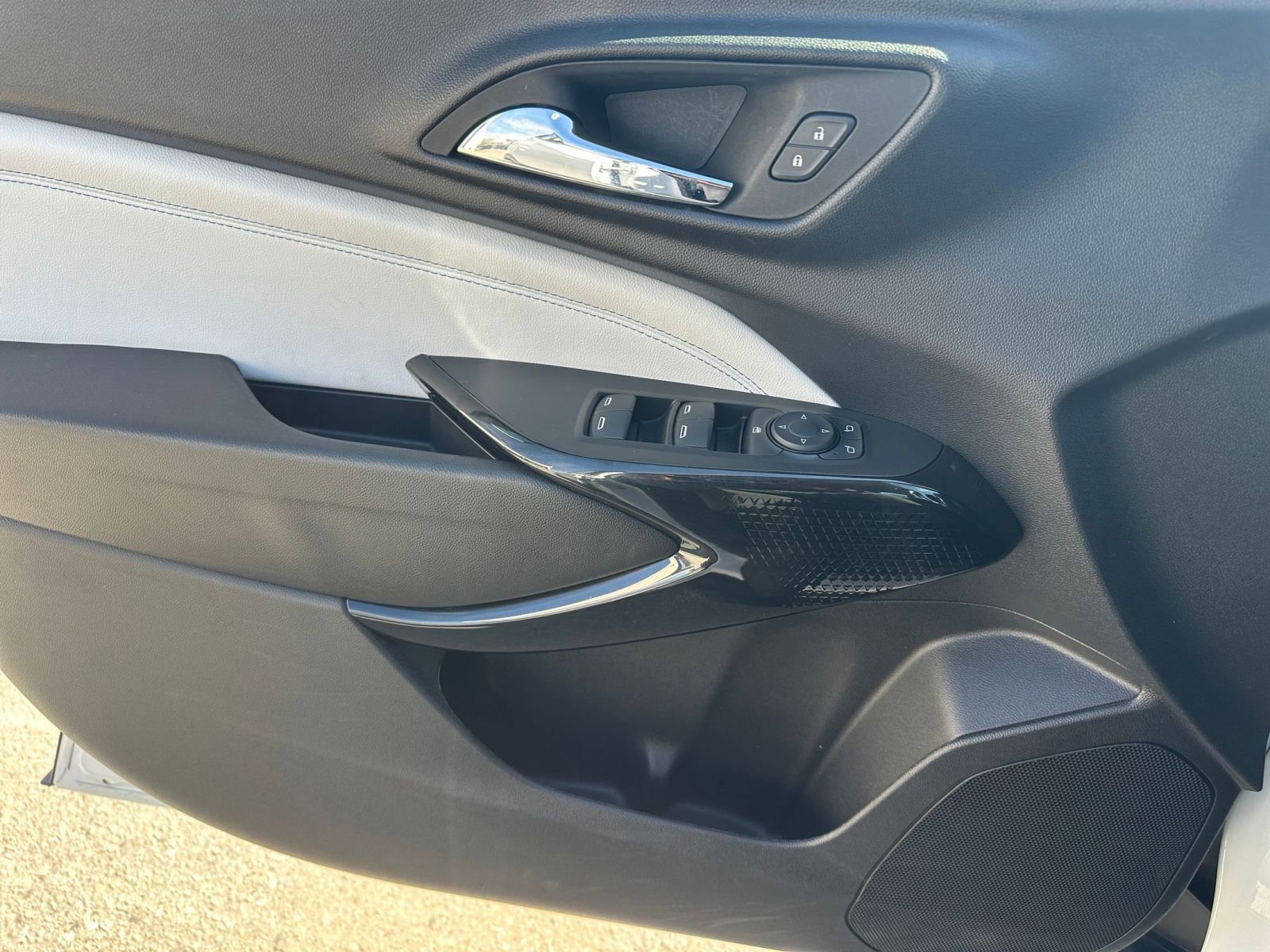 Used 2025 Chevrolet Trax LT image 18