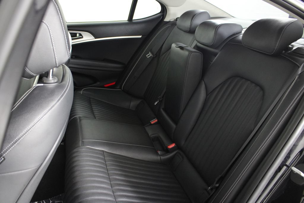 Used 2022 Genesis G70 3.3T RWD image 19