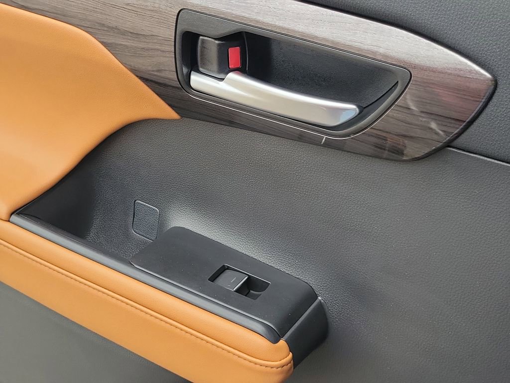 Used 2023 Toyota Highlander Platinum image 26