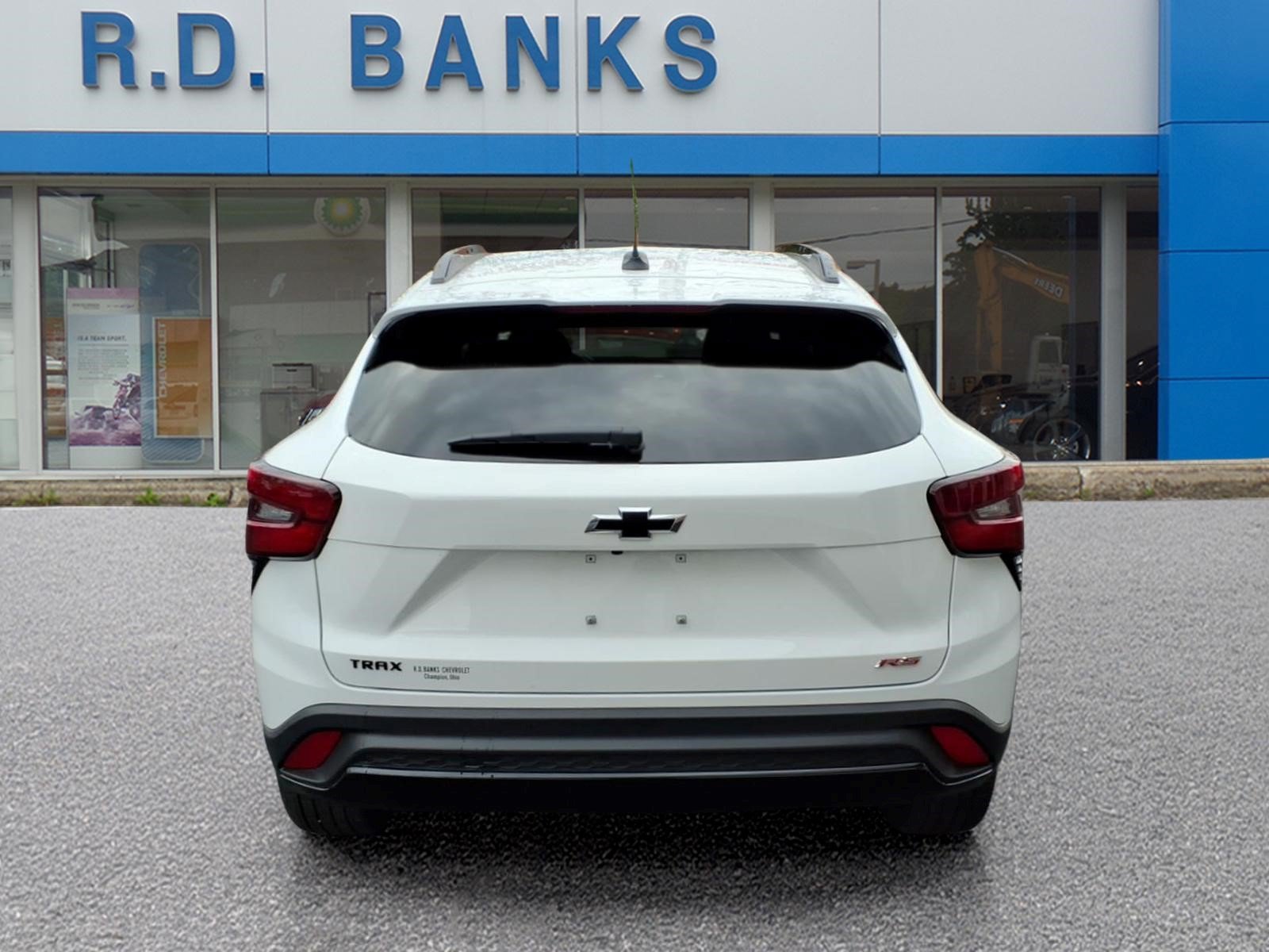 Used 2025 Chevrolet Trax RS w/ Sunroof Package FWD image 4