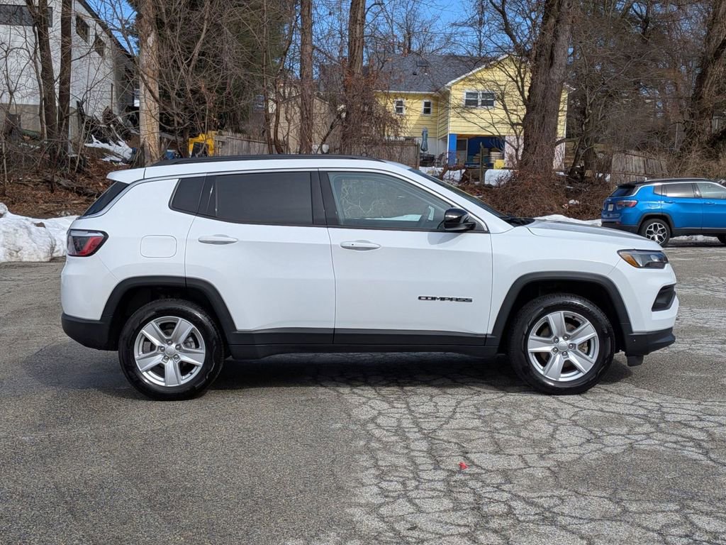 Certified 2022 Jeep Compass Latitude image 2
