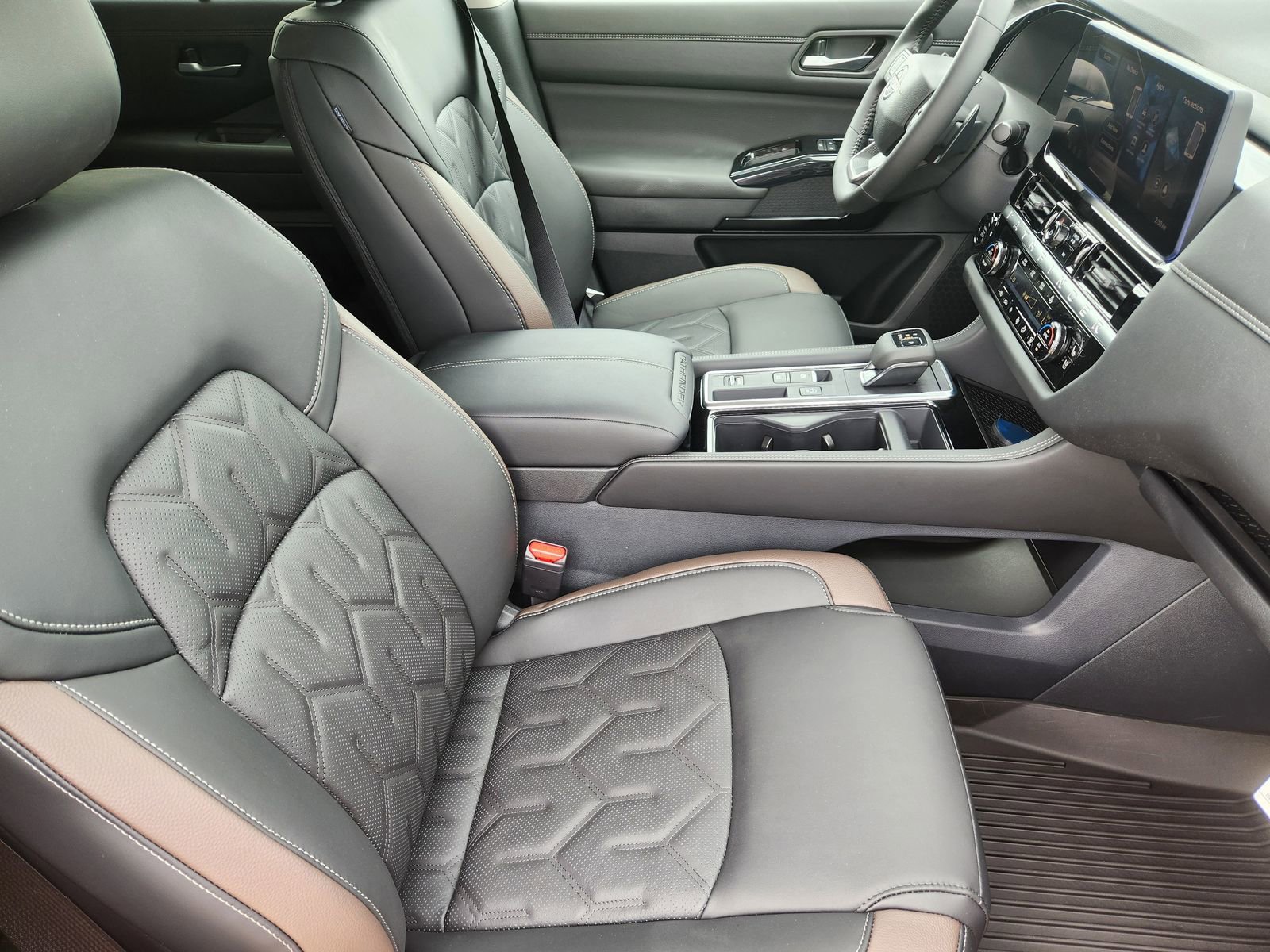 New 2026 Nissan Pathfinder Platinum FWD image 13