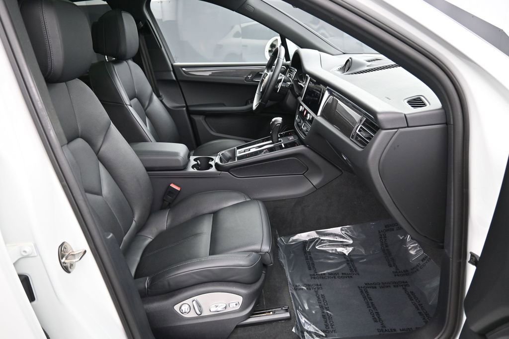 Certified 2023 Porsche Macan S AWD/4WD image 30