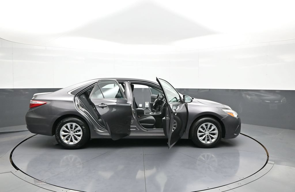 Used 2016 Toyota Camry LE FWD image 41