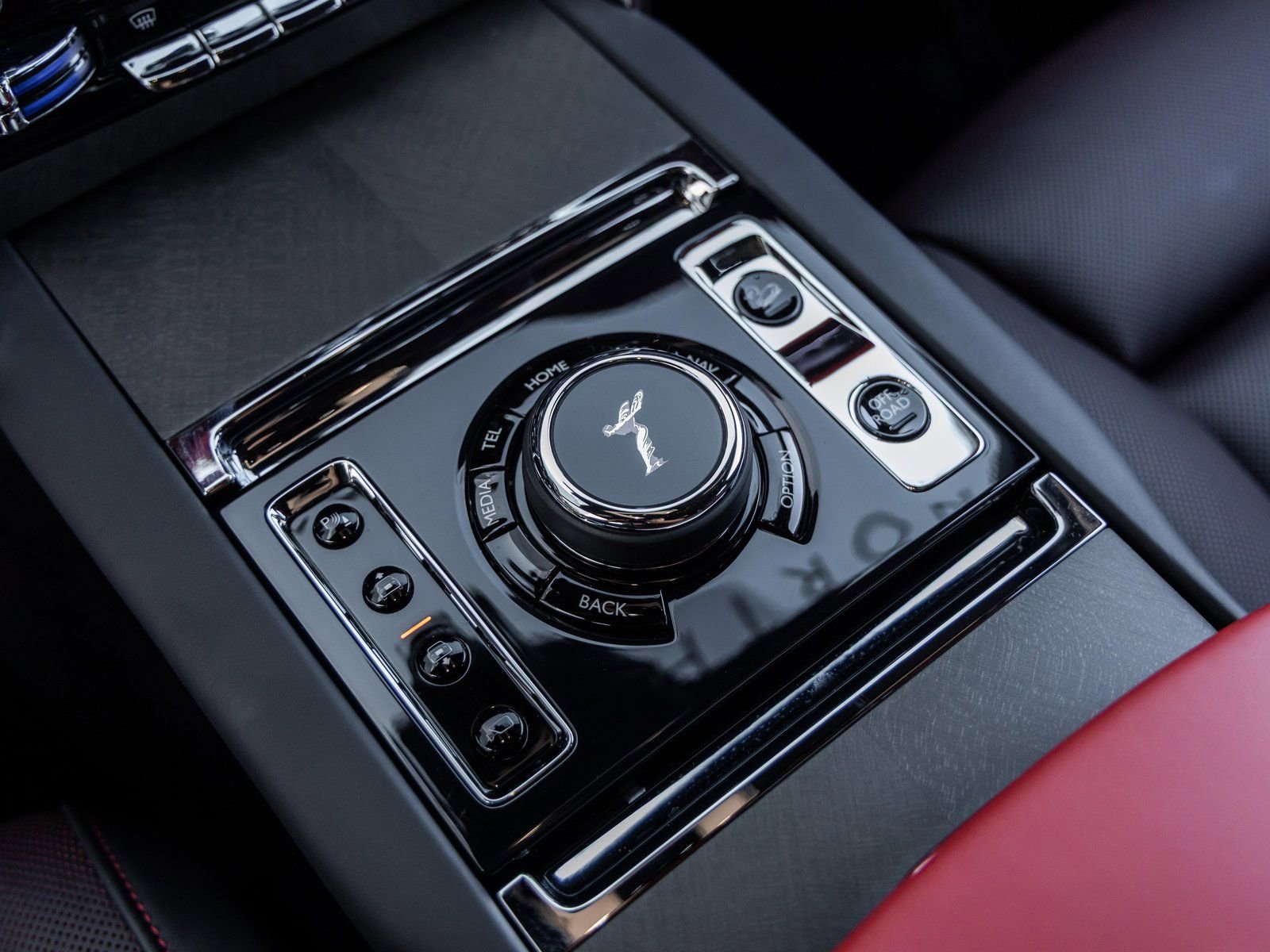 Certified 2025 Rolls-Royce Cullinan image 34
