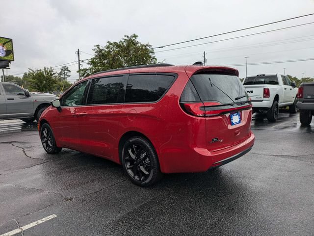 New 2027 Chrysler Pacifica Limited w/ Family Tech Group AWD/4WD image 6