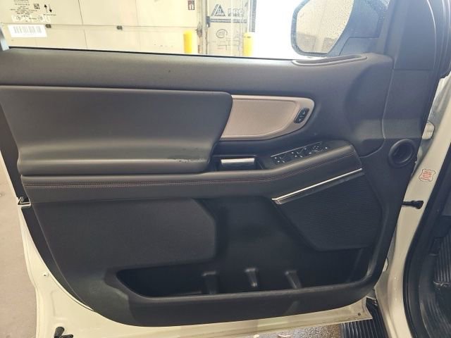 Used 2025 Ford Expedition Active AWD/4WD image 16