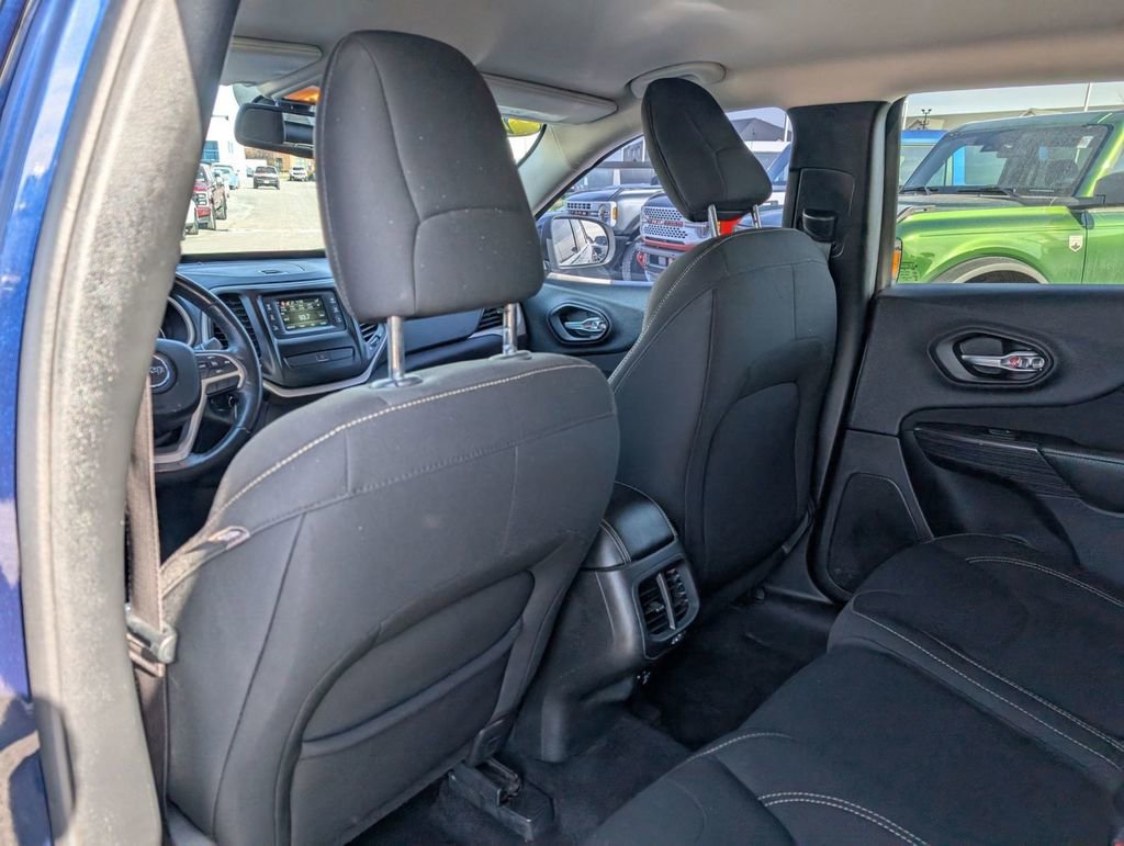 Used 2016 Jeep Cherokee Latitude w/ Cold Weather Group image 40