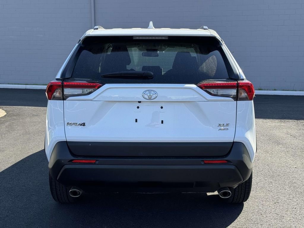Used 2024 Toyota RAV4 XLE AWD/4WD image 22