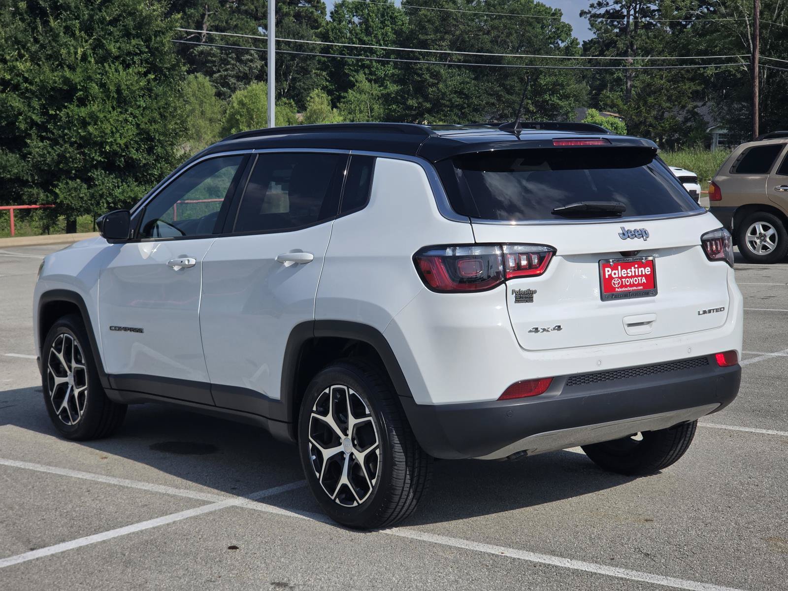 Used 2024 Jeep Compass Limited AWD/4WD image 4