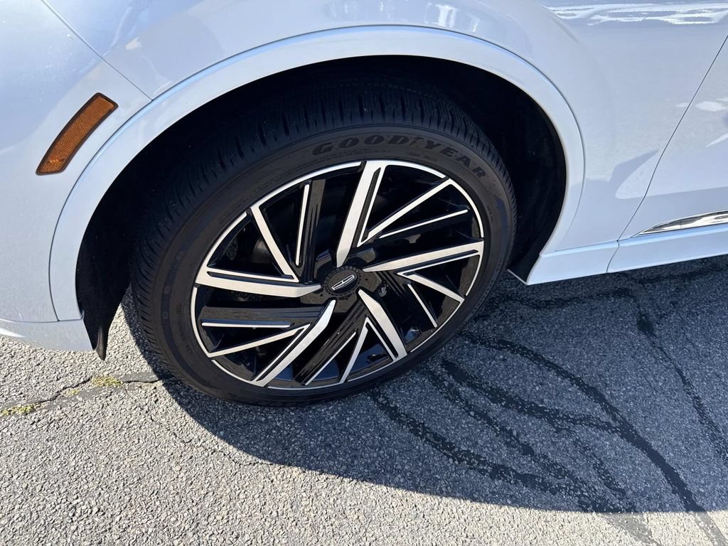 Used 2025 Lincoln Aviator Black Label AWD/4WD image 11