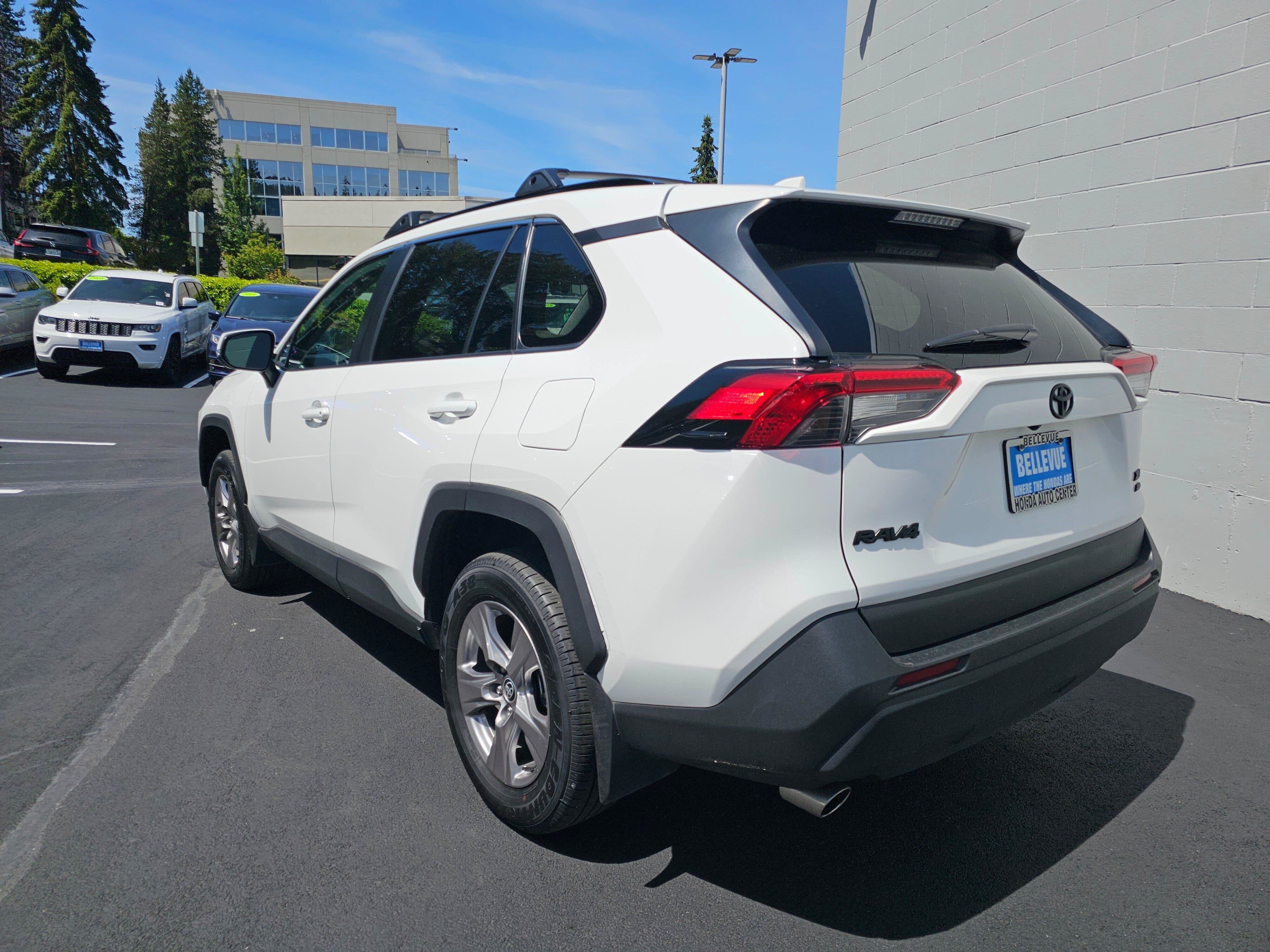 Used 2022 Toyota RAV4 XLE w/ XLE Grade Weather Package AWD/4WD image 3