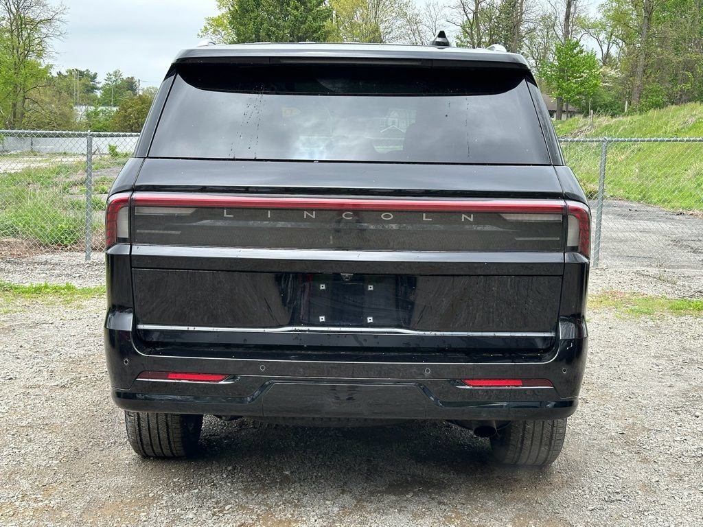 New 2025 Lincoln Navigator Reserve AWD/4WD image 4
