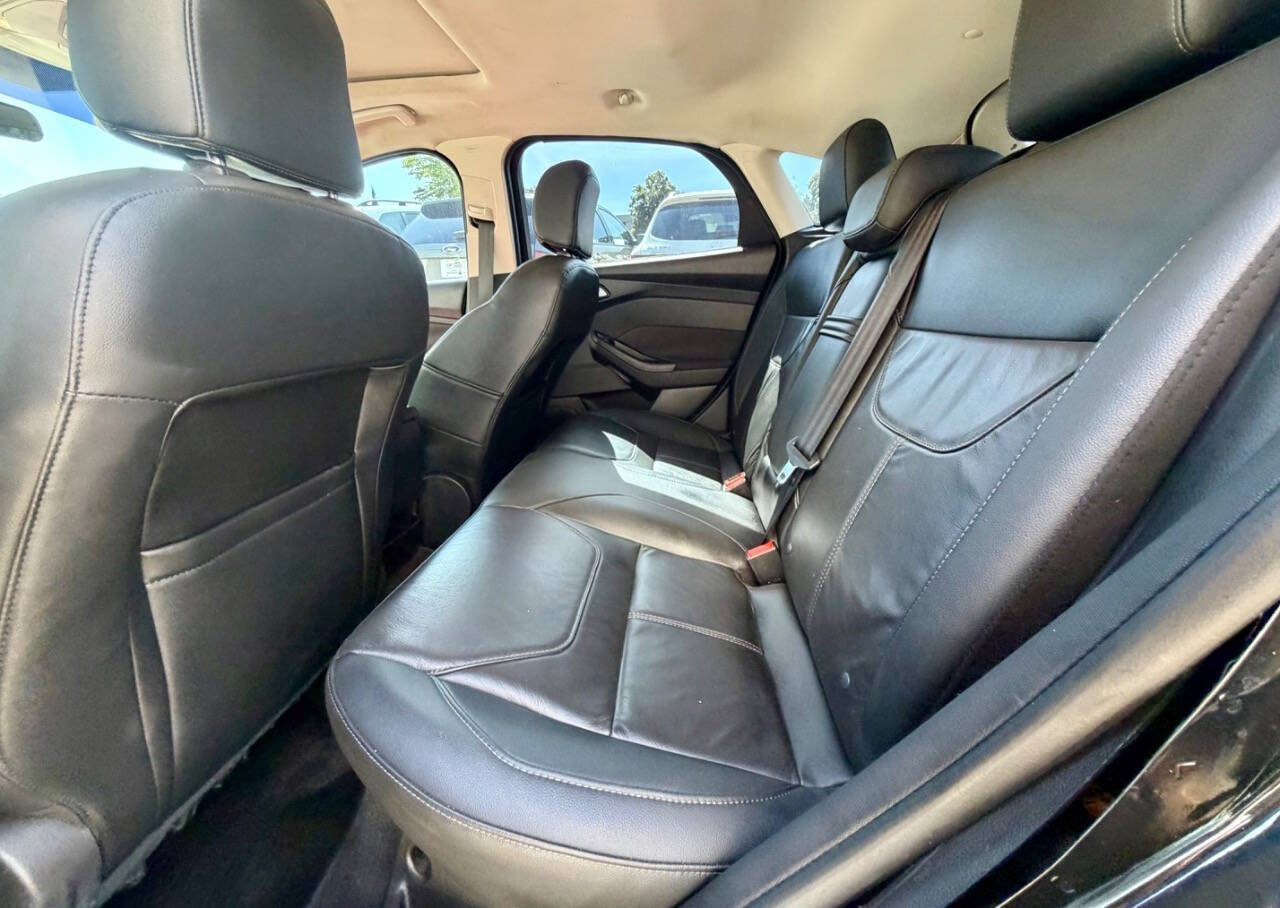 Used 2015 Ford Focus Titanium FWD image 20