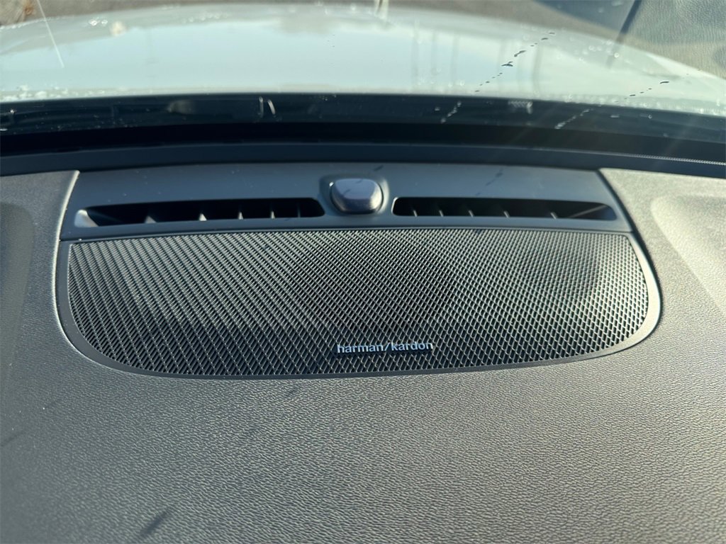 Certified 2022 Volvo C40 P8 Recharge Ultimate image 18