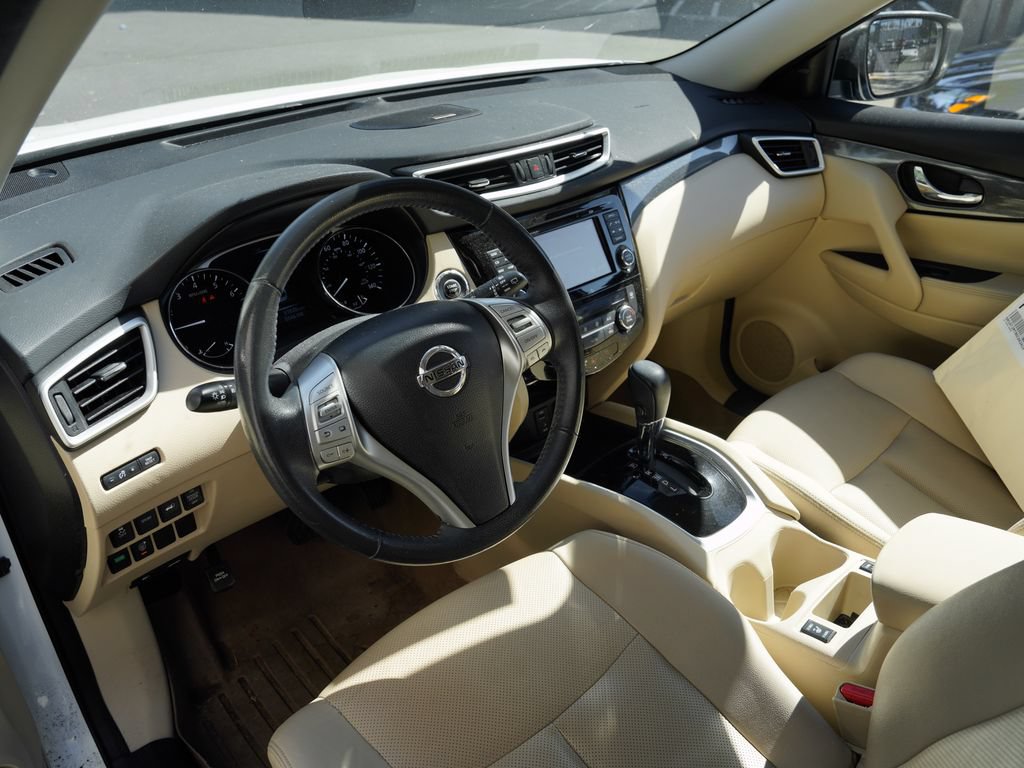 Used 2016 Nissan Rogue SL w/ SL Premium Package FWD image 2