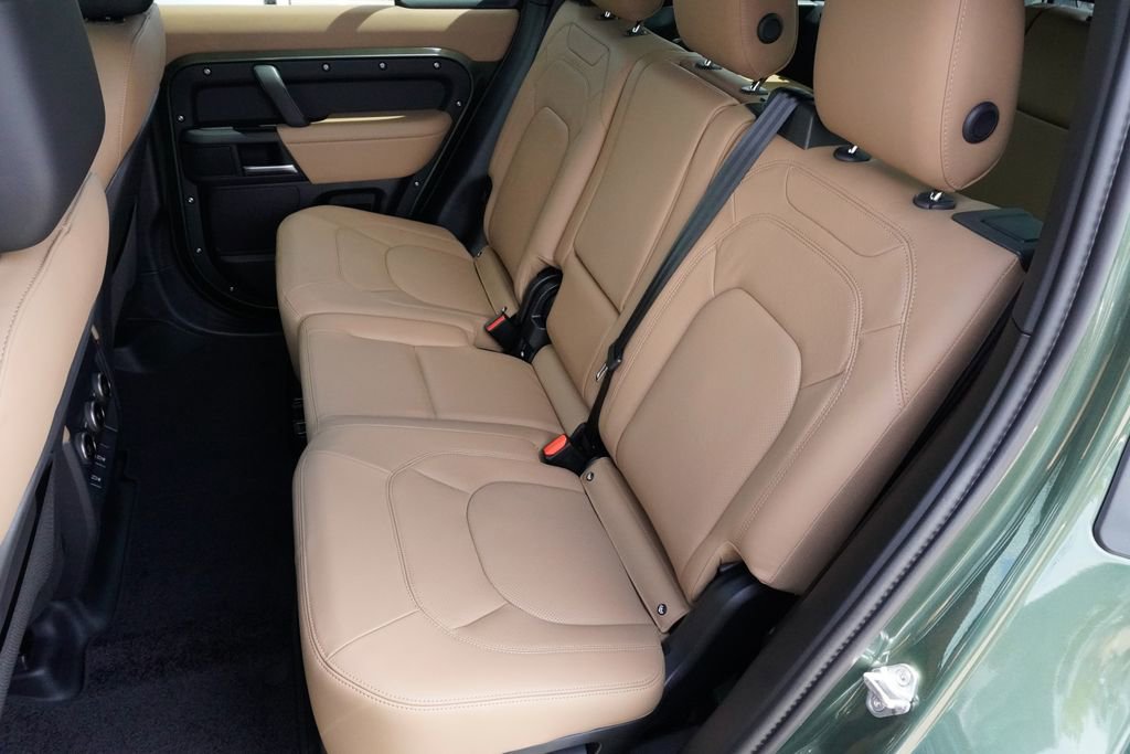 New 2026 Land Rover Defender 130 X-Dynamic SE image 30