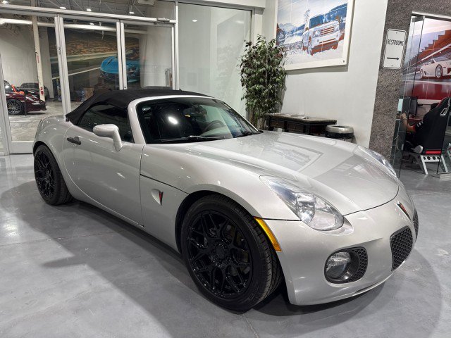 Used 2009 Pontiac Solstice GXP w/ Premium Package RWD image 47